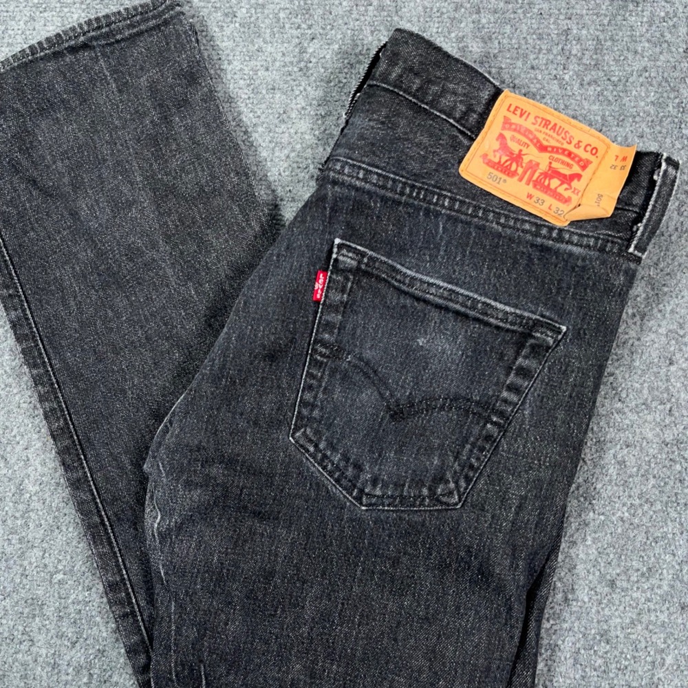 Levi 501 Original Fit Jeans Men 33x32 Button Fly Straight Leg Black Denim Cowboy